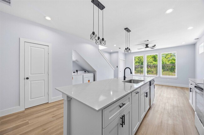 Building Photo - 4214 Larkspur St