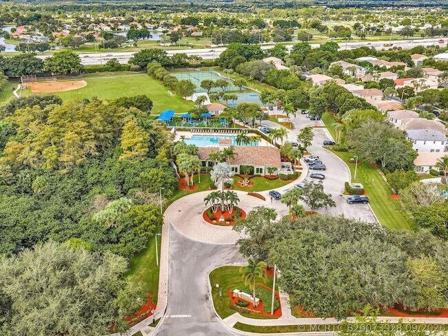 Building Photo - 7834 Oak Grove Cir