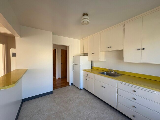 Building Photo - 2901 Cabrillo St