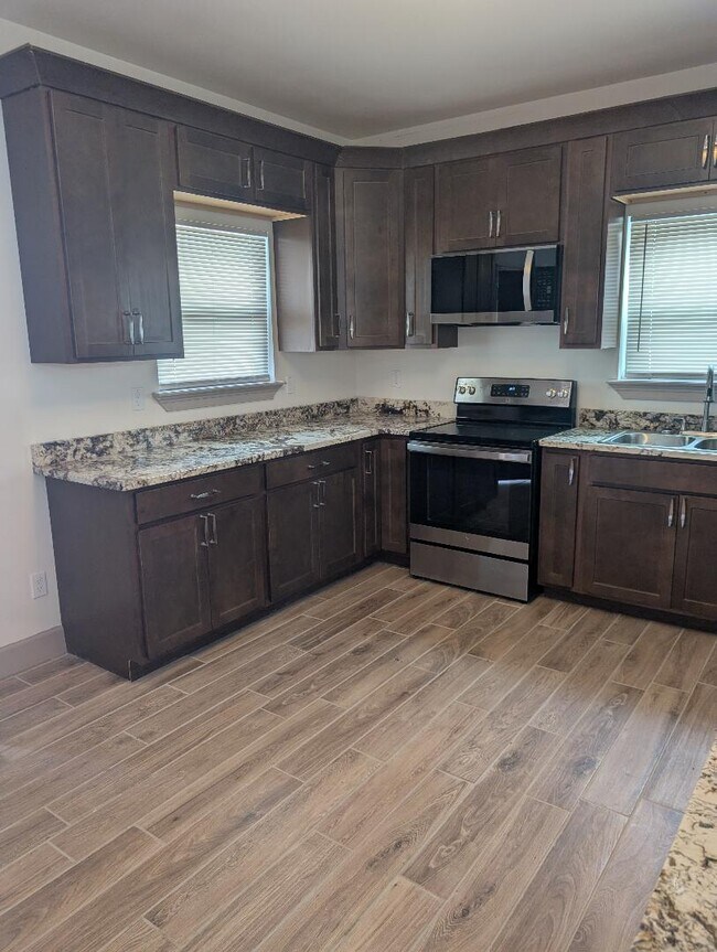 Building Photo - 210 Western Dr