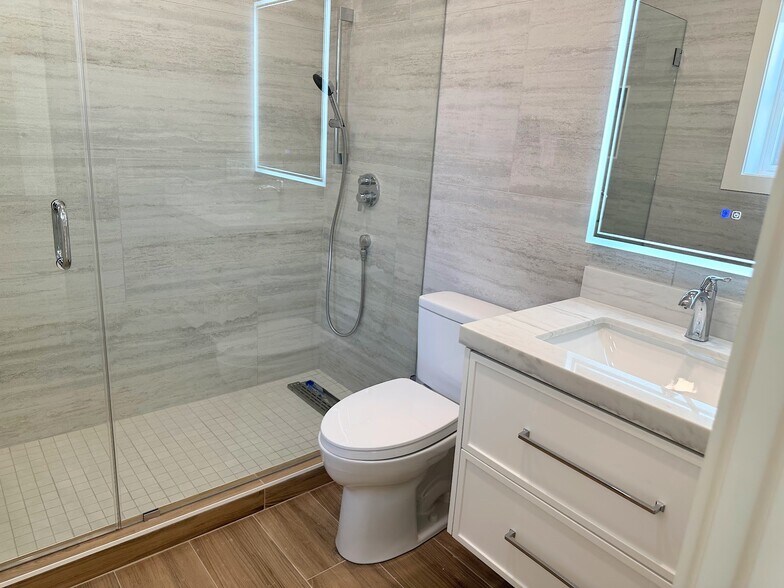 Master Bath 1 - 3050 25th Ave