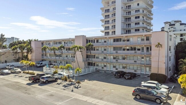 Building Photo - 625 Antioch Ave