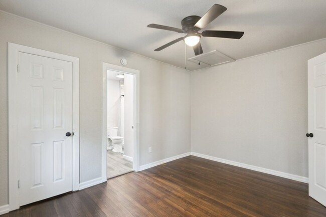 Building Photo - Location, Light & Lifestyle! 3-Bedroom Tul...