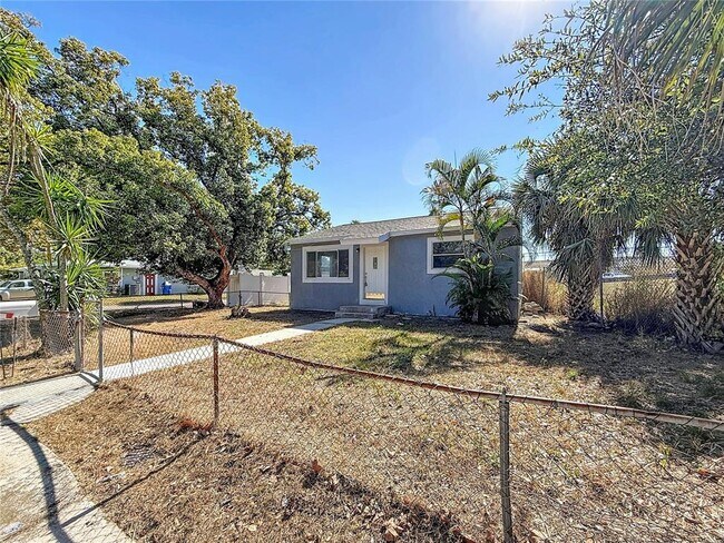 Building Photo - 2100 28th Ave N