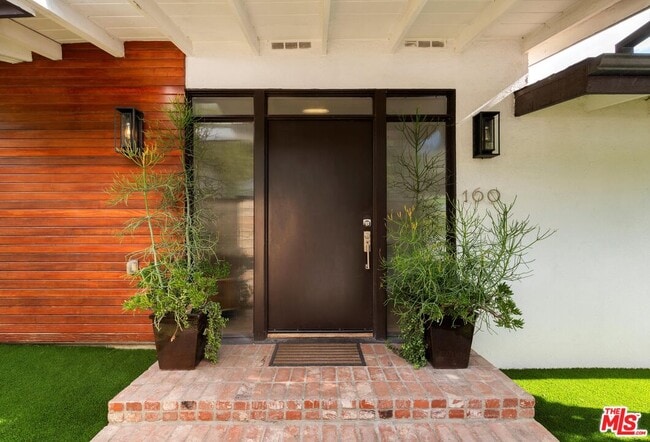 Building Photo - 160 Beloit Ave