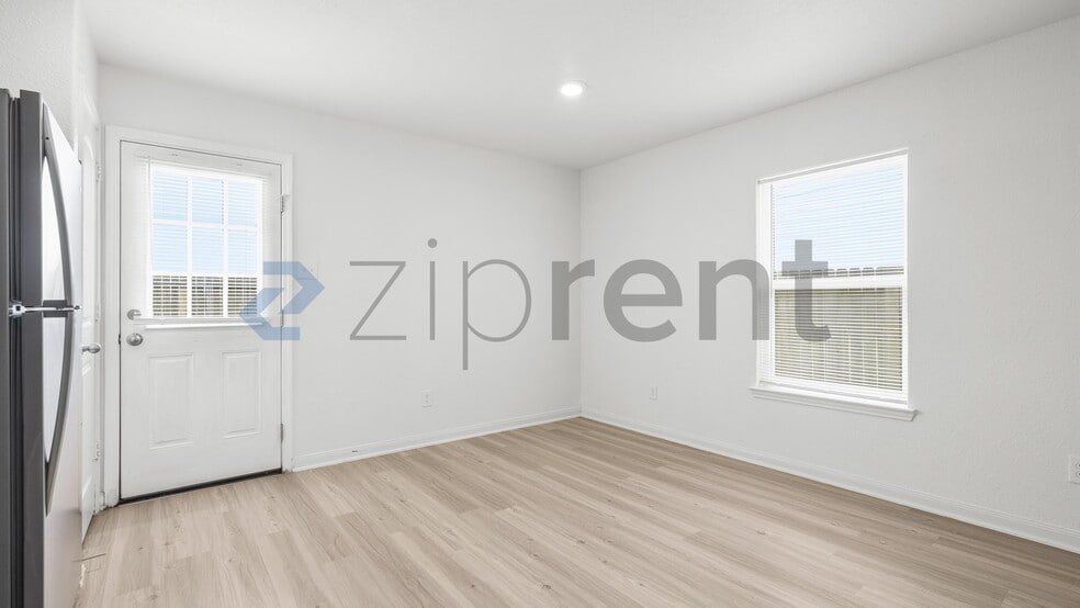 Building Photo - Unit
