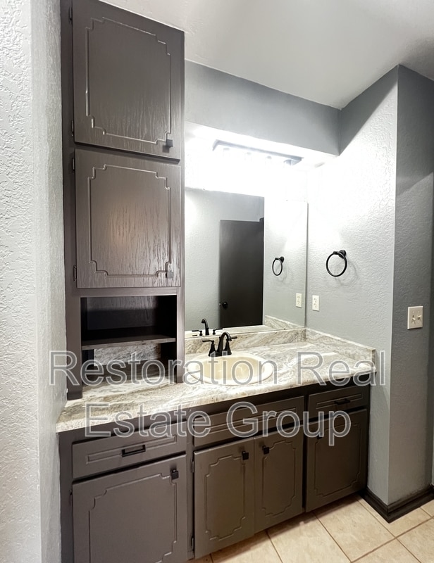 Building Photo - 819 N2964 Rd