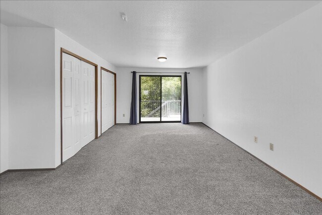 Building Photo - 5Bd/2.5Ba Everett Home