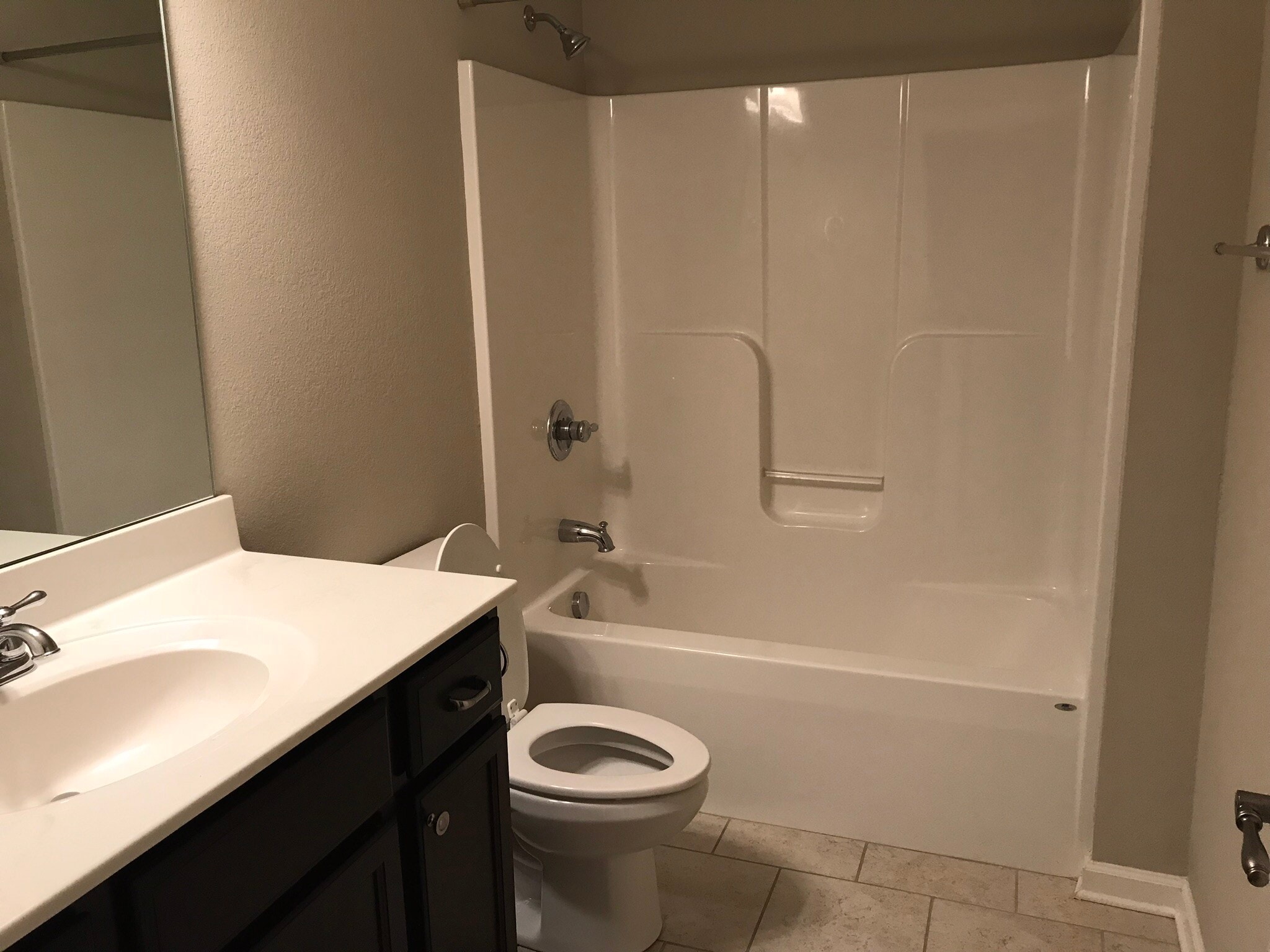 hall bathroom - 7506 Hampstead Hall Dr