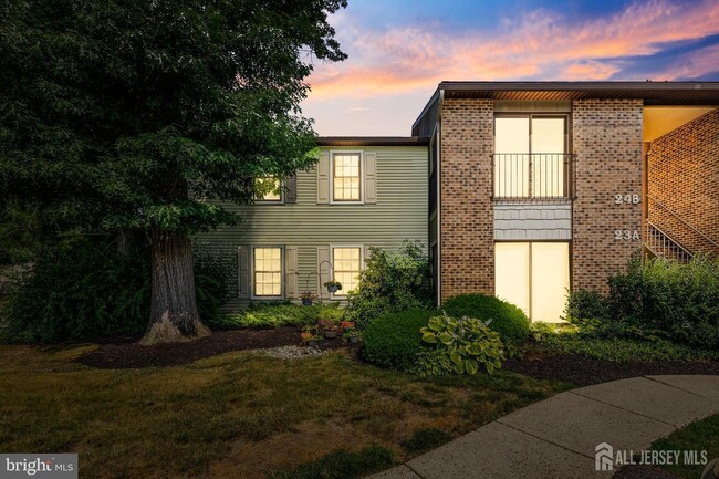 Building Photo - 23A W Bluebell Ln