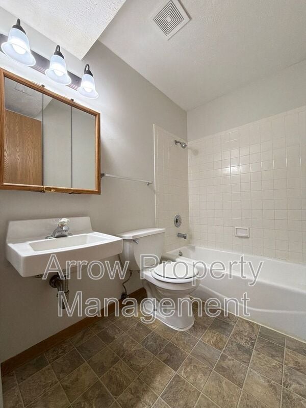 Building Photo - 1421 D St