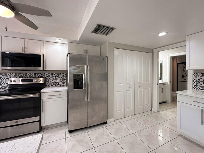 Building Photo - 3662 SW Sunset Trace Cir