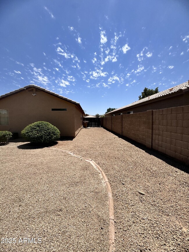 Building Photo - 9138 W Ross Ave