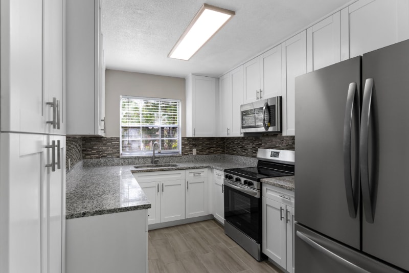 Building Photo - 815 N Hendry Ave