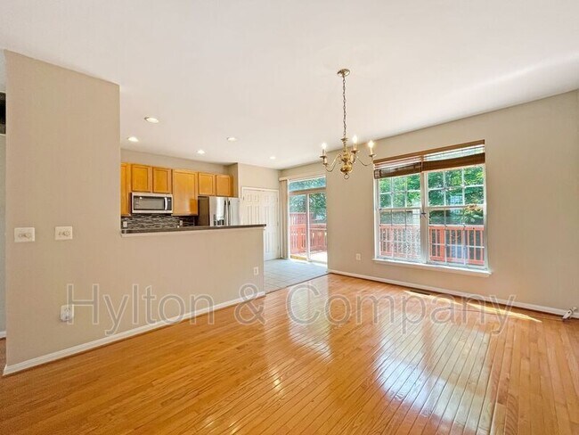 Building Photo - 15716 Palermo Terrace