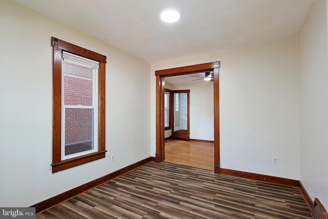 Building Photo - 113 Grand Ave