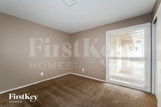 Building Photo - 2405 Brook Dr