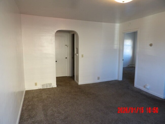 Building Photo - 2-bedroom Duplex with Brand New Mini Split!