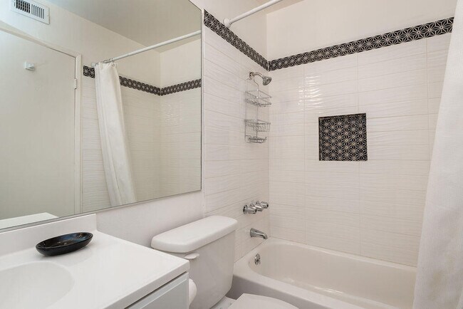 Building Photo - 689 N Majorca Cir