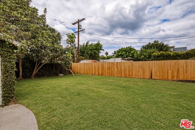 Building Photo - 525 N Crescent Heights Blvd