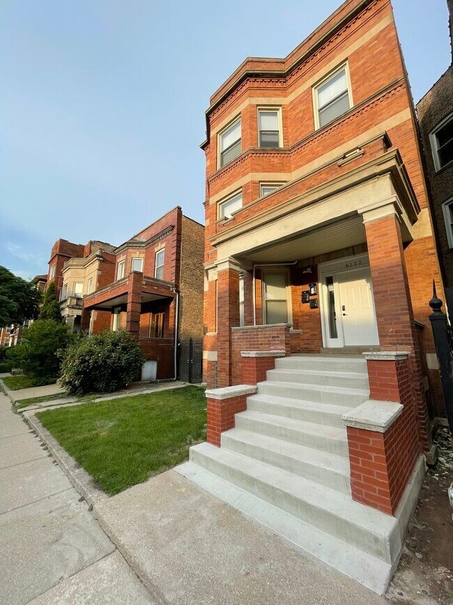 Building Photo - 6112 S Vernon Ave
