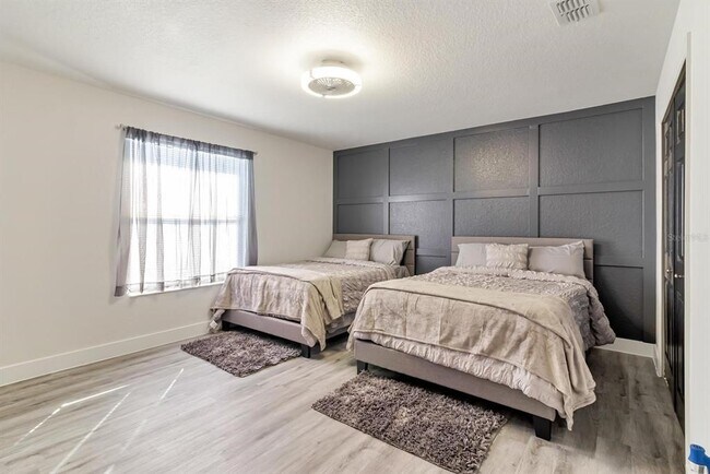 Building Photo - 16748 Lazy Breeze Loop