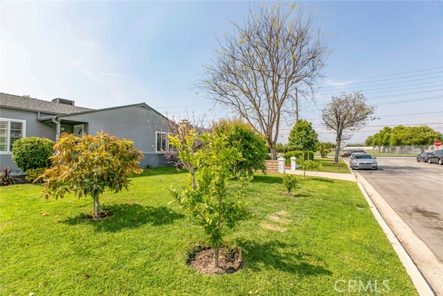 Building Photo - 1527 N Screenland Dr