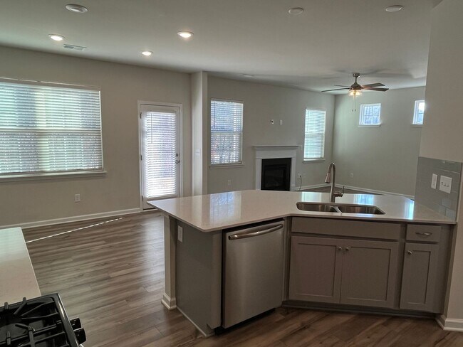 Building Photo - Newly Built 3 Bed + Loft Home in The Palis...