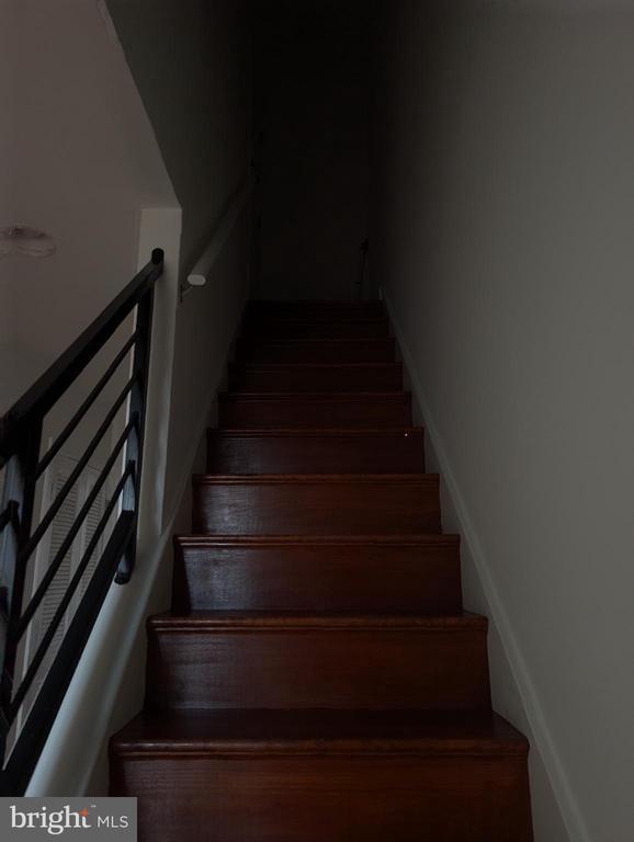 Building Photo - 1222 S Harmony St