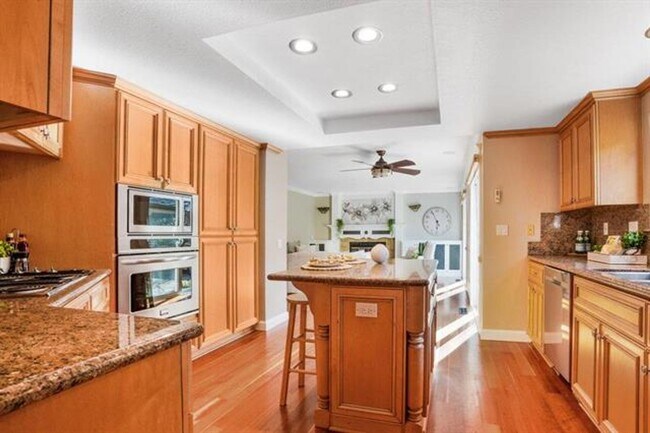 Building Photo - Fully remodeled home, Pet friendly with A/...