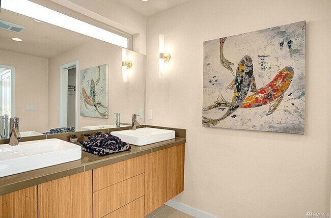 Building Photo - 3bd/2.25ba Issaquah Townhome