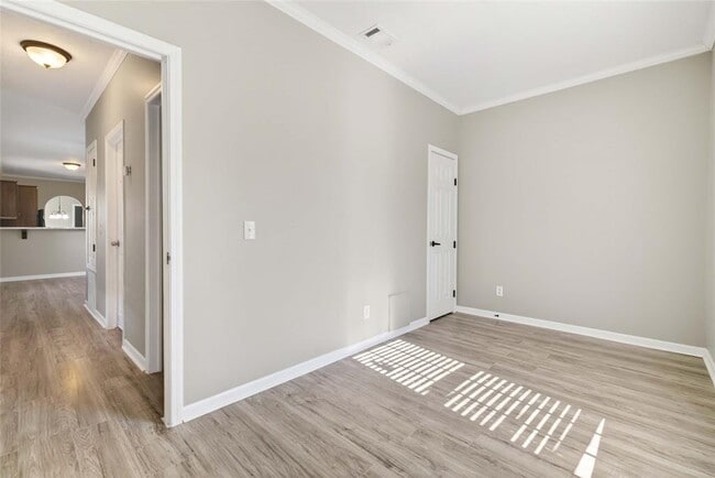 Building Photo - 130 Leaning Oaks Cir