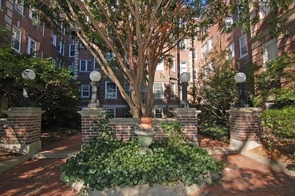 Building Photo - 40 Linnaean St