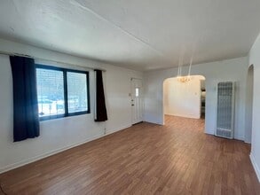 Building Photo - Charming 2 Bedroom 1 Bathroom Home In The South San Pedro Neighborhood!