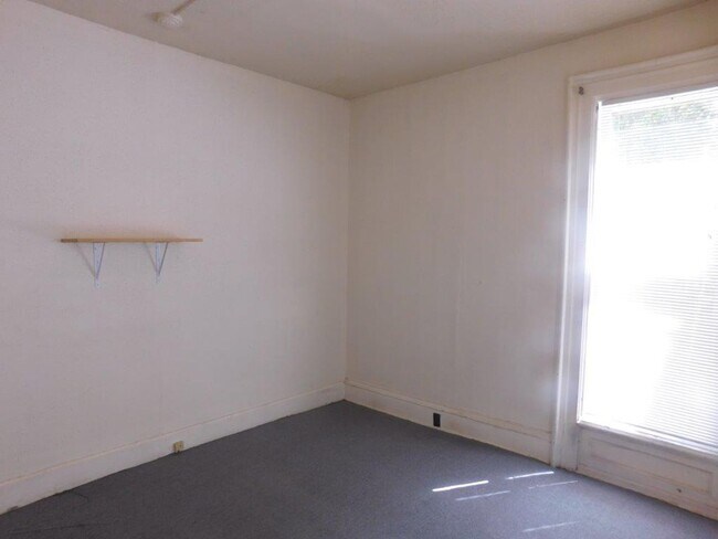 Building Photo - 209 E Mifflin St