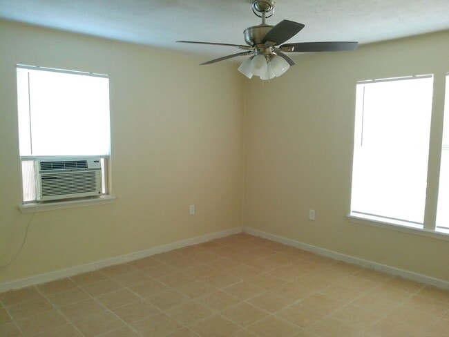 Building Photo - 749 Westchester Dr