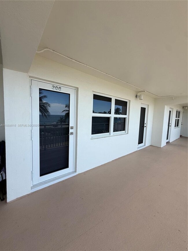 Building Photo - 901 S Surf Rd