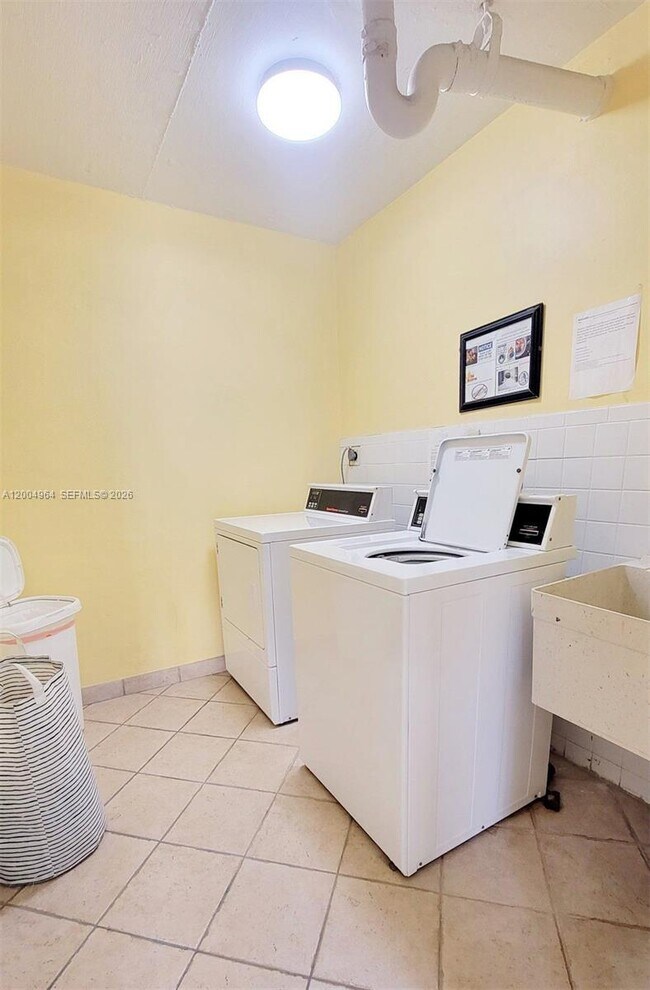 Building Photo - 250 Galen Dr