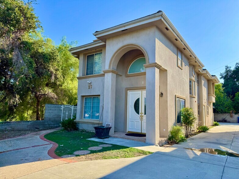 Modern free standing single family house - 27 Hampton Ct
