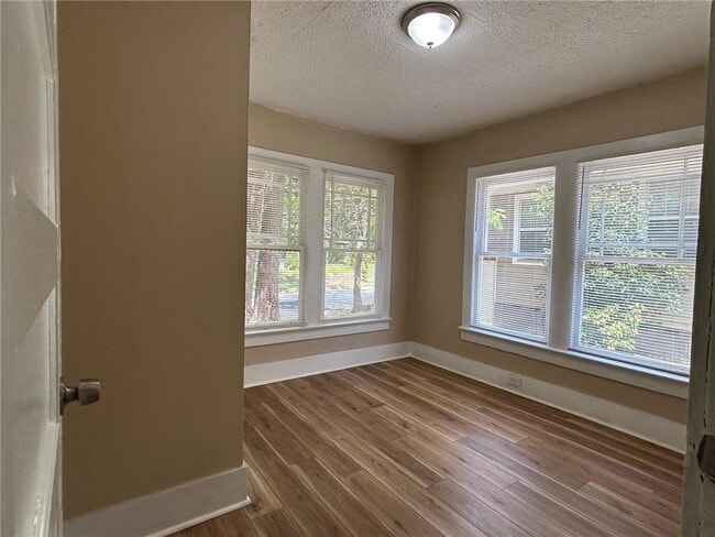 Building Photo - 134 N Carlen St