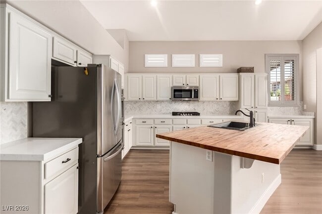 Building Photo - 264 Pointe Ranier Ave