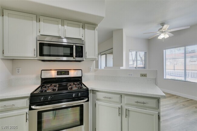 Building Photo - 5525 W Flamingo Rd