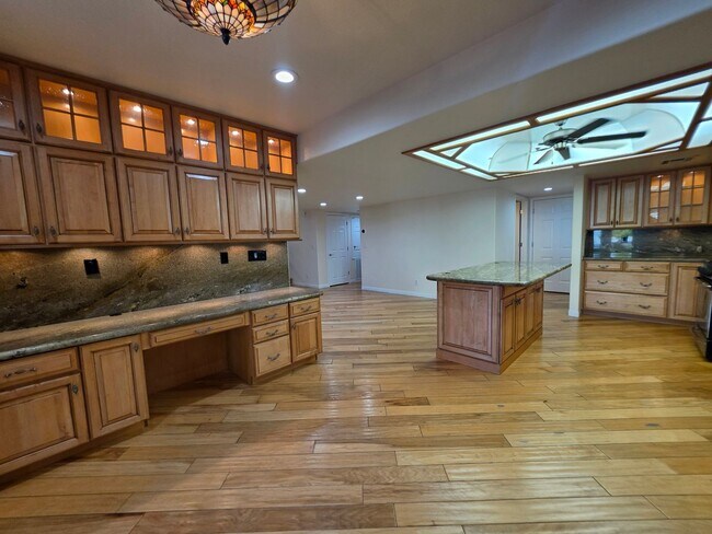 Building Photo - Spacious Home in the Heart of Green Valley