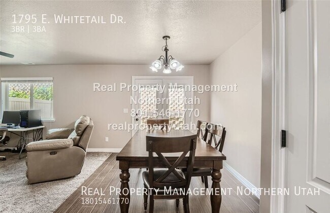 Building Photo - 1795 E Whitetail Dr