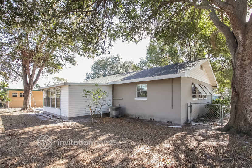 Building Photo - 5620 2nd Ave Dr W