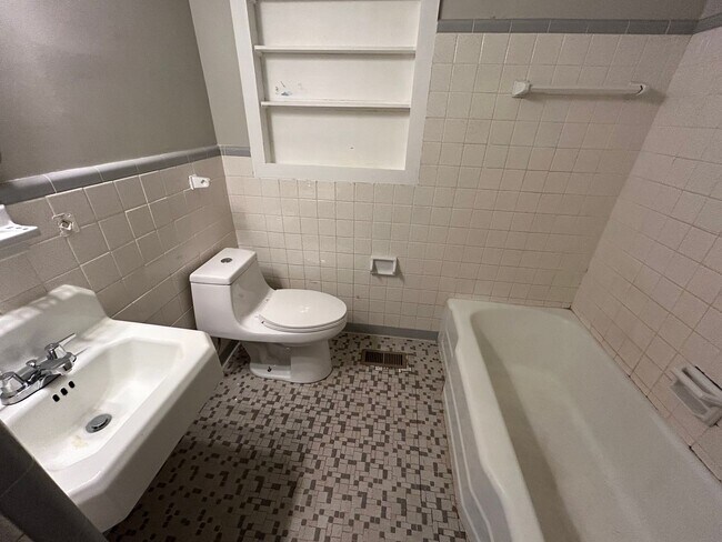 Building Photo - 3901 Ellen Dr NW