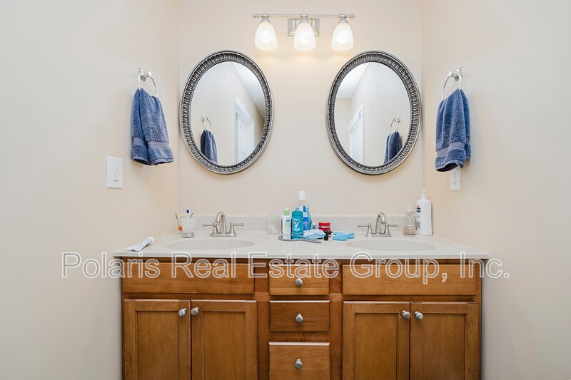 Building Photo - 5916 Crittenden Ave