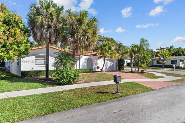 Building Photo - 16665 SW 93rd Ct