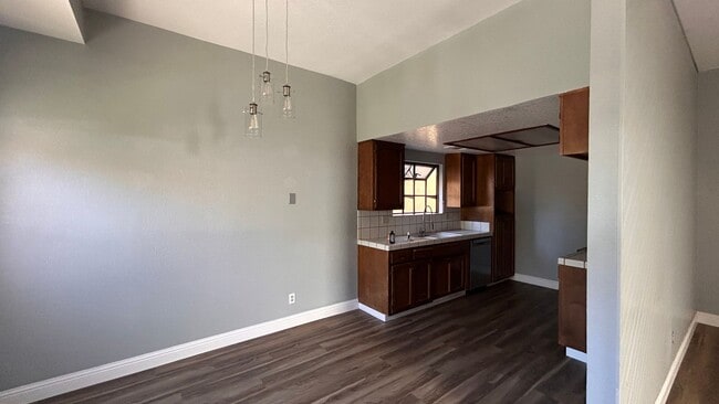 Building Photo - 3916 Pheasant Ln