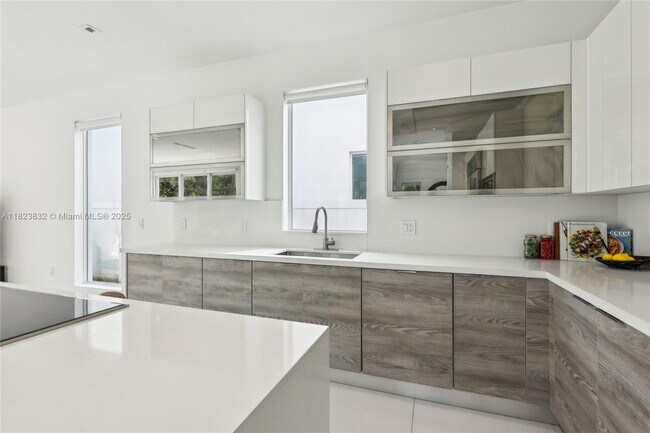 Building Photo - 10445 NW 68th Terrace